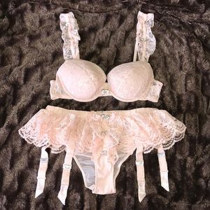 Victoria’s Secret Bra & Panty Garter Set